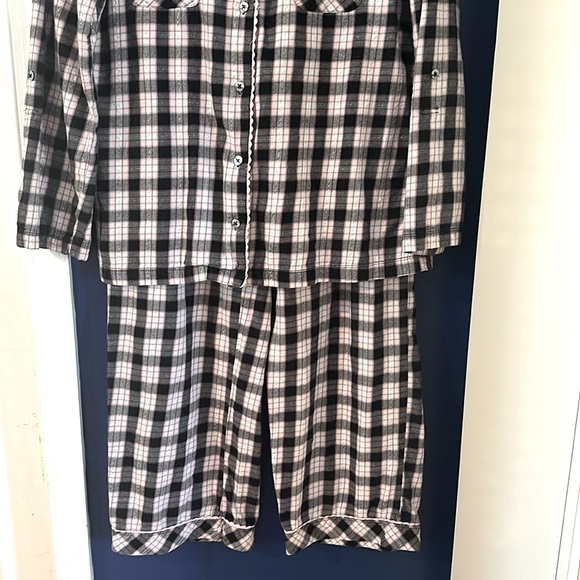 Women’s Victoria’s Secret Plaid Flannel Pajama Set Size Medium - Picture 3 of 11